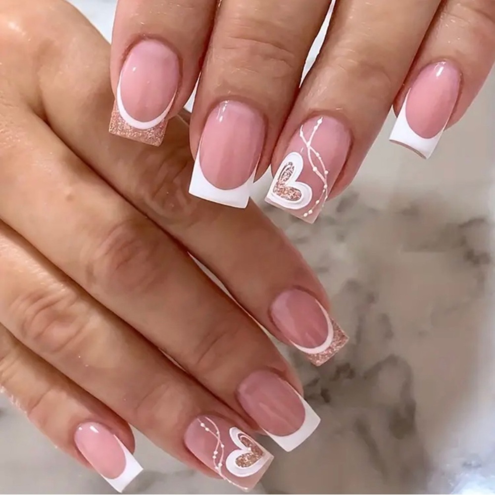 🍒🍒 24 Pieces Heart French Tip Press On Nails